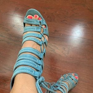 TWO LIPS BLUE WEDGES